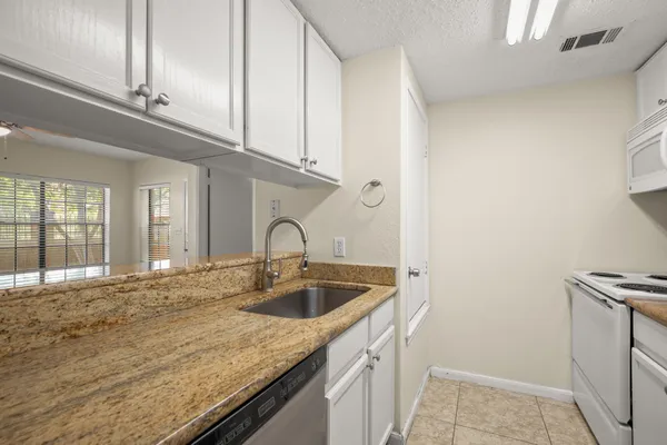 $1,795 | 712 West 21st Street, Unit 101, Austin, TX 78705