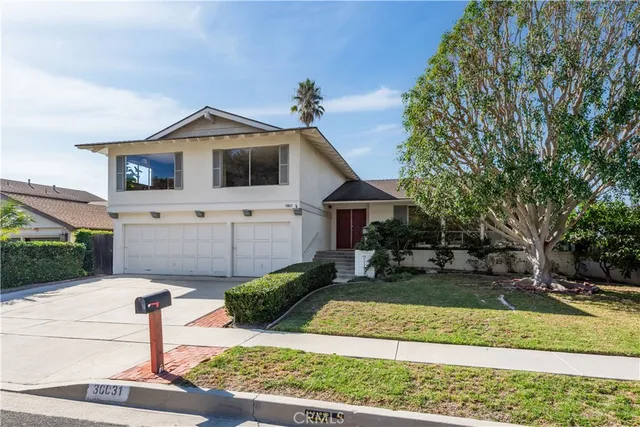 $2,399,000 | 30031 Vía Borica, Rancho Palos Verdes, CA 90275