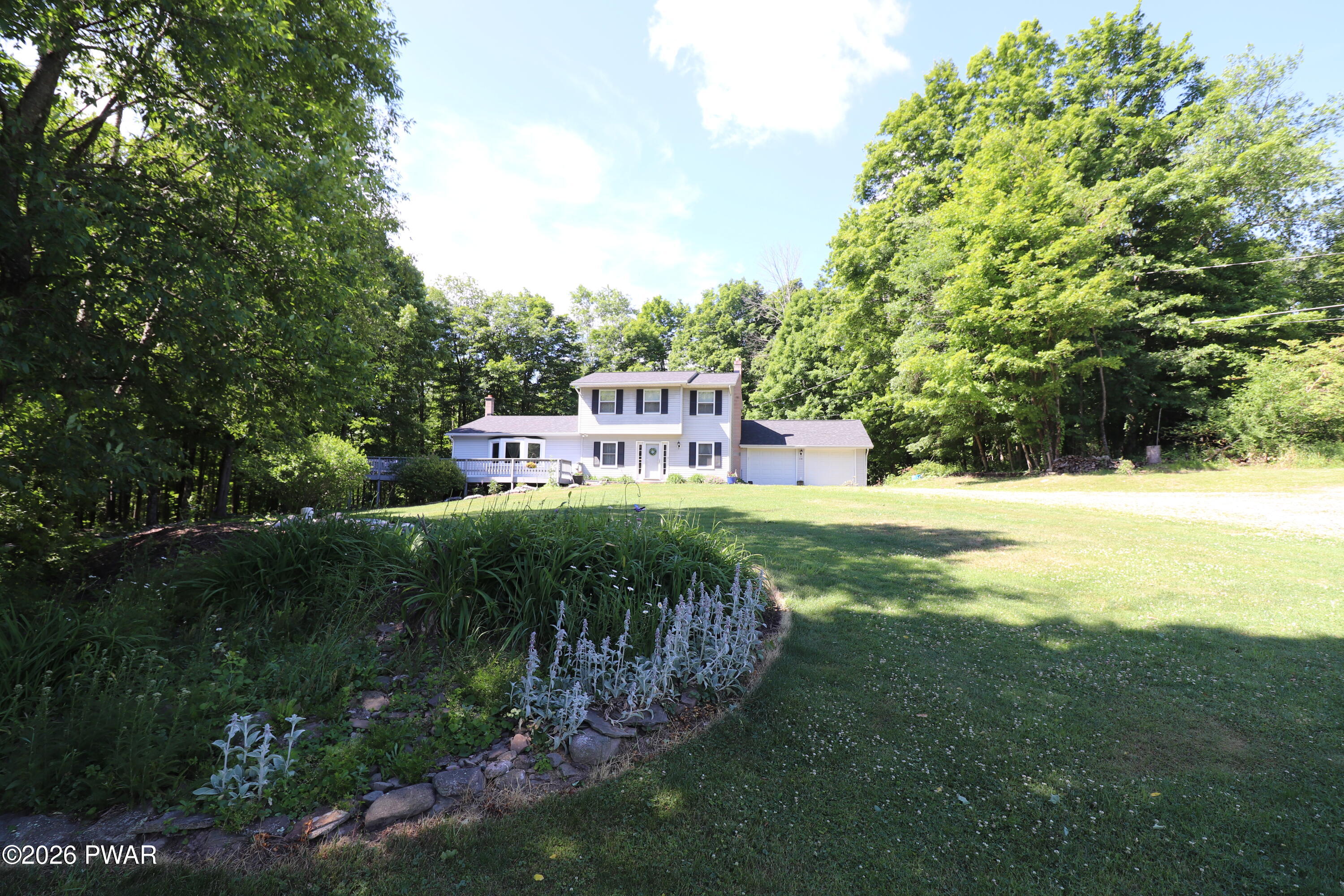 131 B Hilltop Road Newfoundland, PA 18445 - Photo 4 of 39