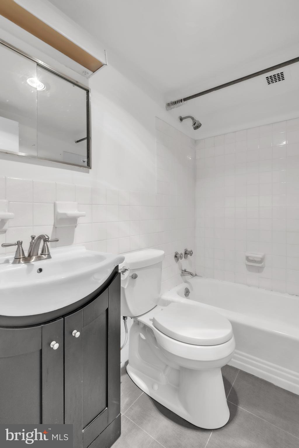 224-30 West Rittenhouse Square, Unit 1618 Philadelphia, PA 19103 - Photo 17 of 35