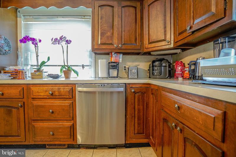 86 Cameron Road Huntingdon Valley, PA 19006 - Photo 8 of 21 Gallery Image 8