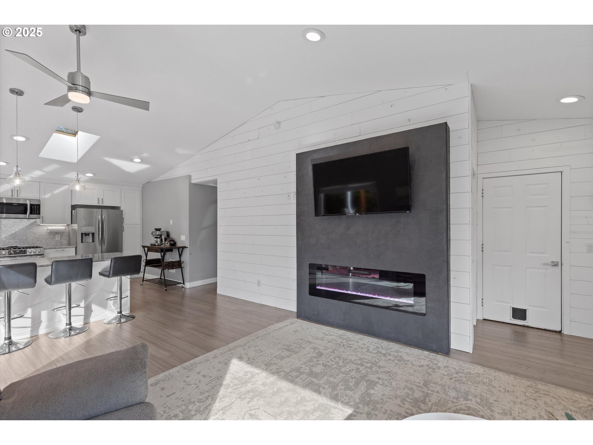 3635 Sea Mist Avenue Depoe Bay, OR 97341 - Photo 9 of 38 a living room with furniture and a flat screen tv