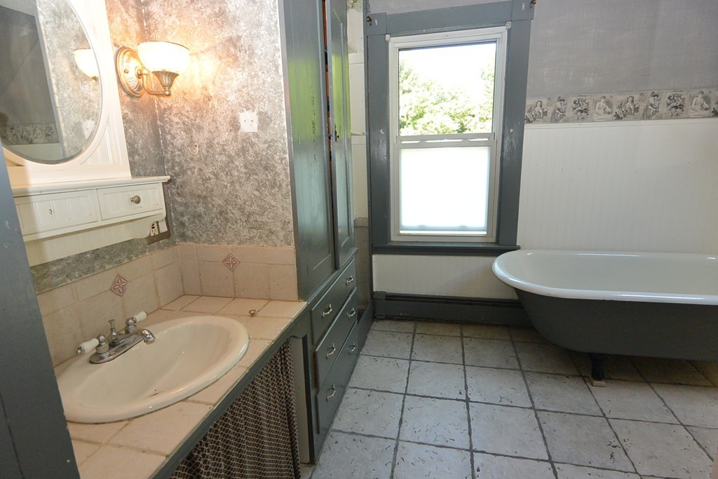 56 Kilbourn Road Lancaster, MA 01523 - Photo 11 of 24