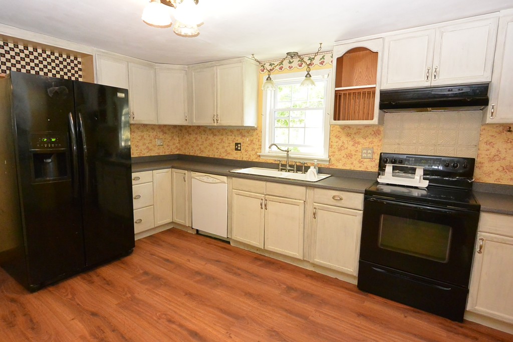 56 Kilbourn Road Lancaster, MA 01523 - Photo 8 of 24