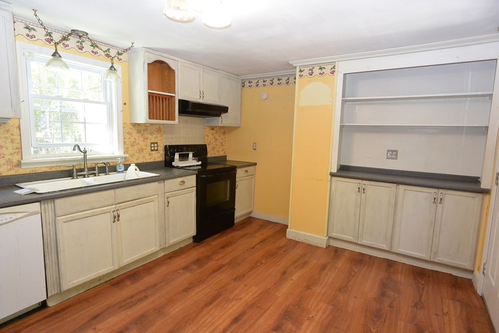 56 Kilbourn Road Lancaster, MA 01523 - Photo 9 of 24