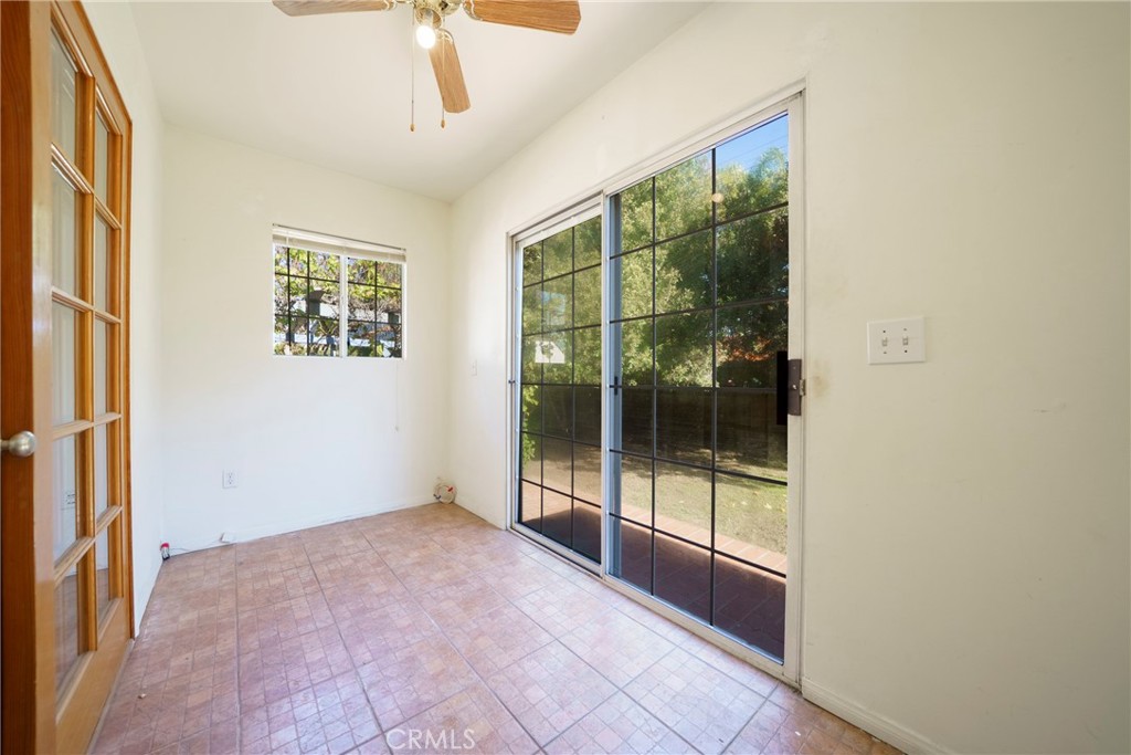 5446 Columbus Avenue Sherman Oaks, CA 91411 - Photo 28 of 31 an empty room with windows
