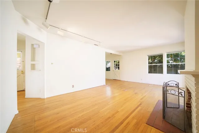 $4,000 | 5446 Columbus Avenue, Sherman Oaks, CA 91411