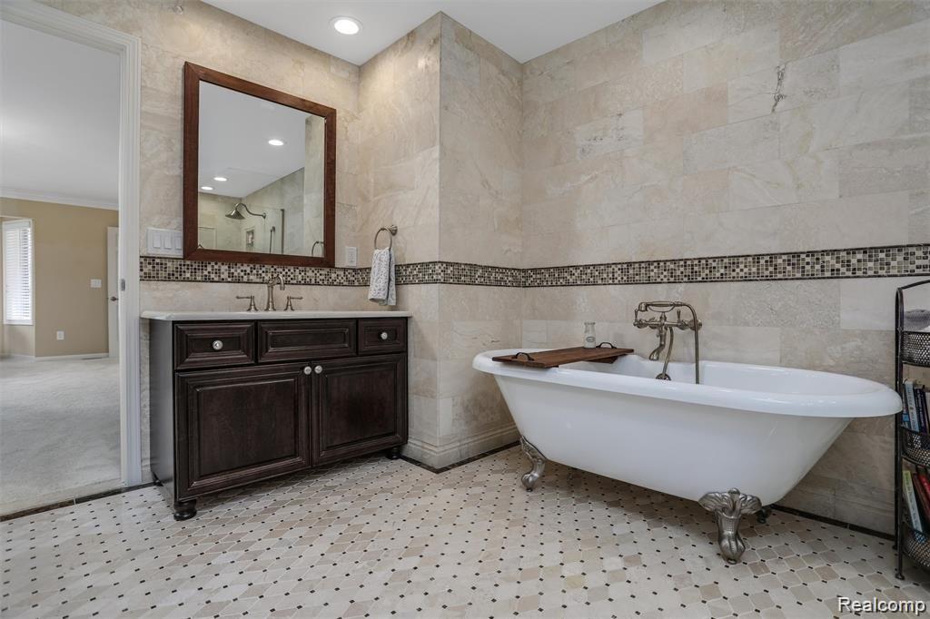 4560 Valley View Point Rochester, MI 48306 - Photo 38 of 63