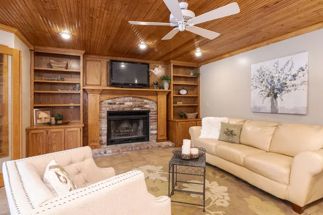 $385,000 | 1515 East Ironwood Drive, Normal, IL 61761