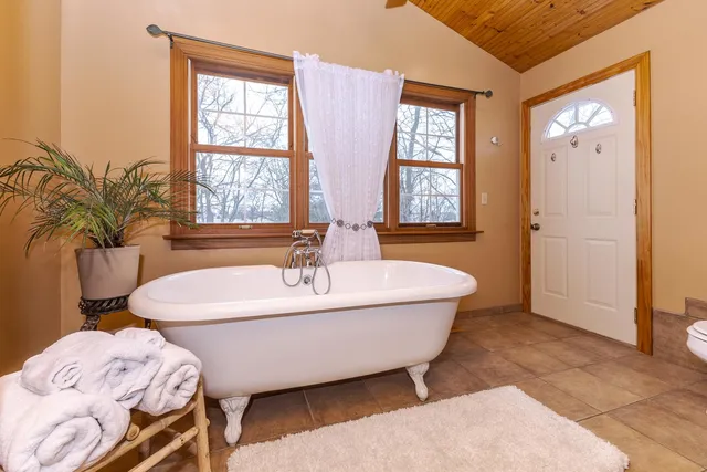 $385,000 | 1515 East Ironwood Drive, Normal, IL 61761