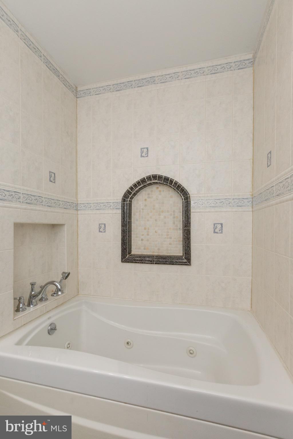 7329 Centennial Road Derwood, MD 20855 - Photo 27 of 39 Hallway bath