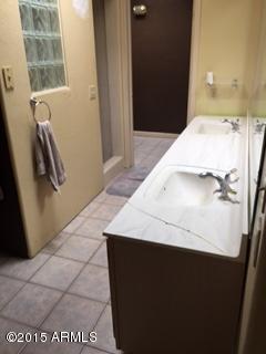 2720 West Maddock Road Phoenix, AZ 85086 - Photo 7 of 21 Bathroom