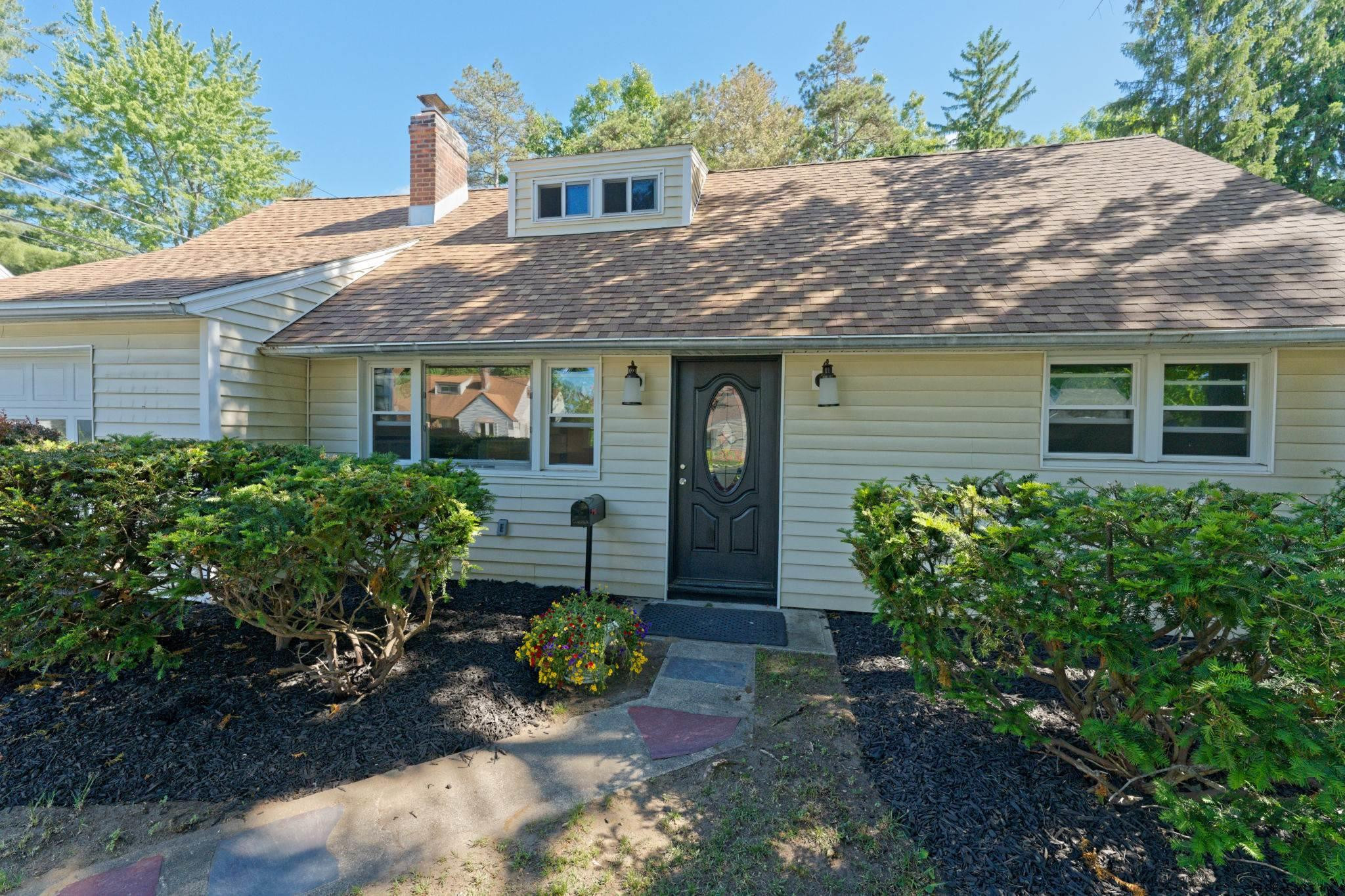 33 Knob Hill Road Colonie, NY 12211 - Photo 2 of 30 Photo 2