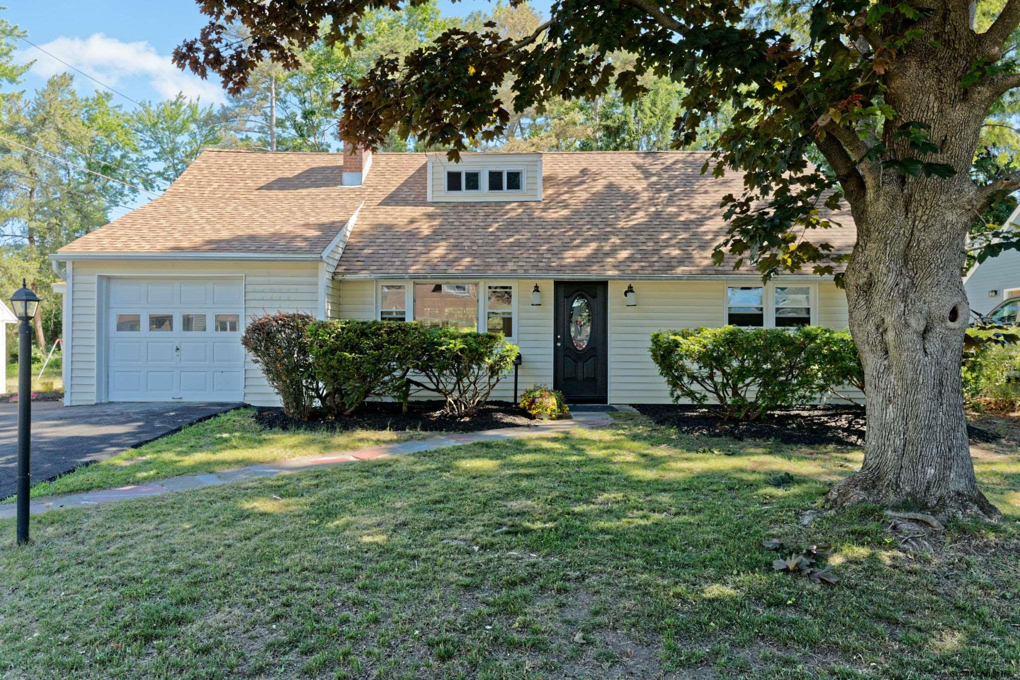 33 Knob Hill Road Colonie, NY 12211 - Photo 4 of 30 Photo 4
