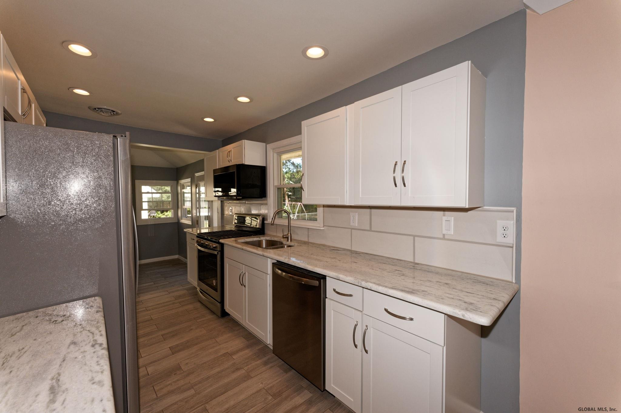 33 Knob Hill Road Colonie, NY 12211 - Photo 8 of 30 Photo 8