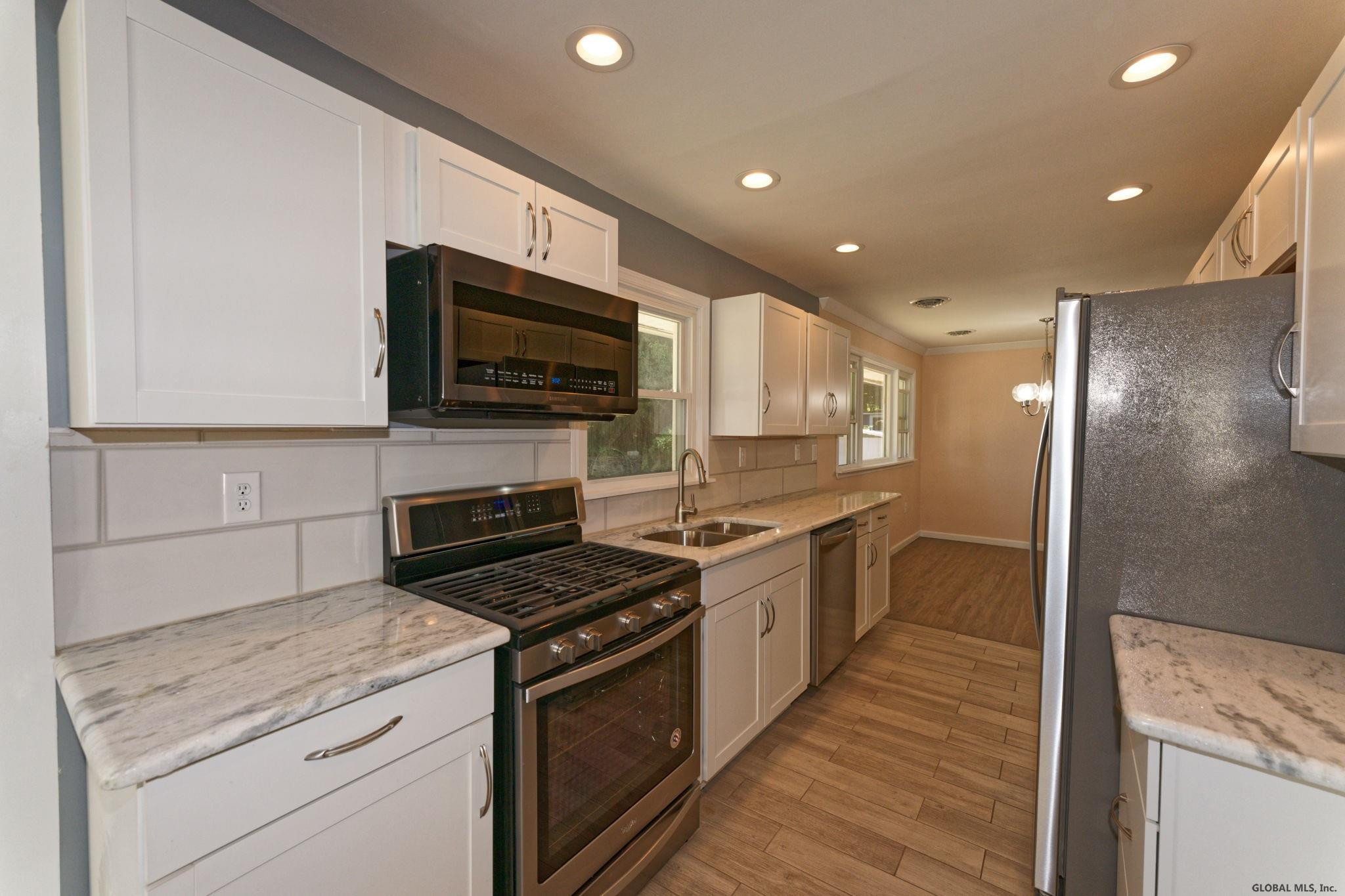 33 Knob Hill Road Colonie, NY 12211 - Photo 9 of 30 Photo 9