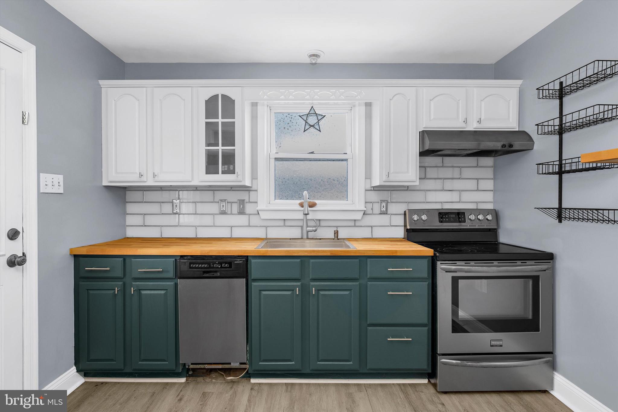 8464 Geneva Road Pasadena, MD 21122 - Photo 11 of 59