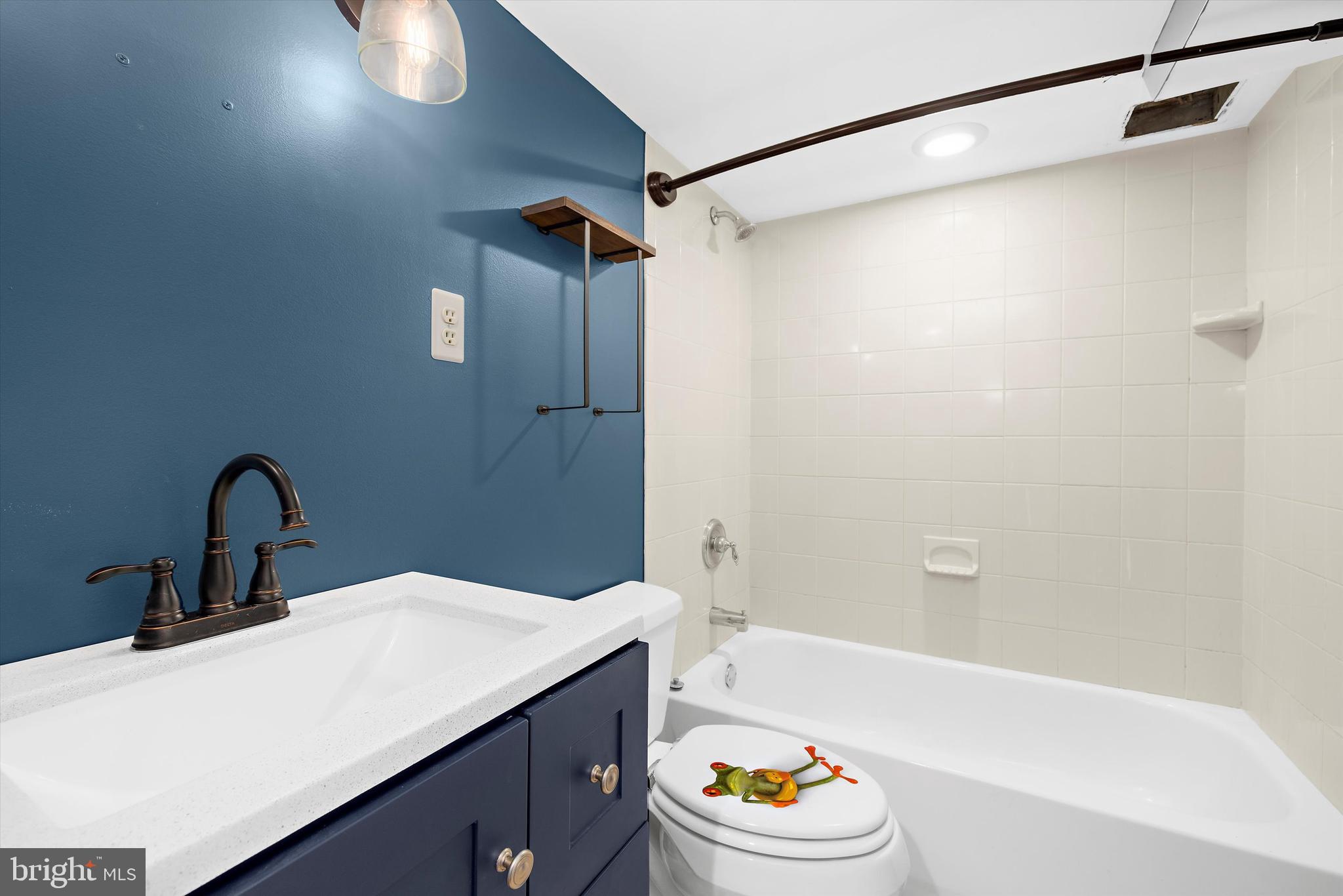 8464 Geneva Road Pasadena, MD 21122 - Photo 22 of 59 a bathroom with a sink and a bathtub