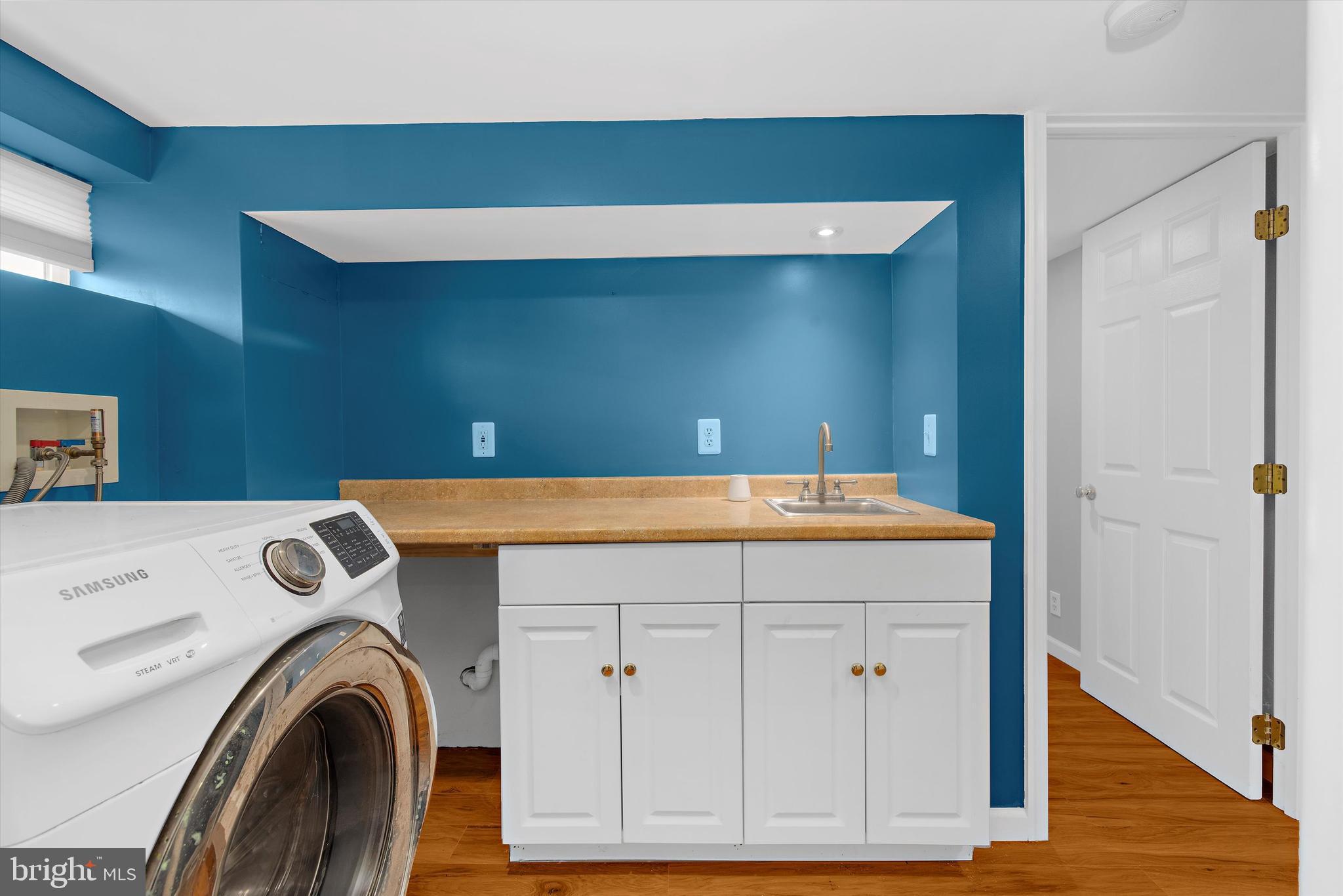 8464 Geneva Road Pasadena, MD 21122 - Photo 23 of 59 a utility room with dryer and washer