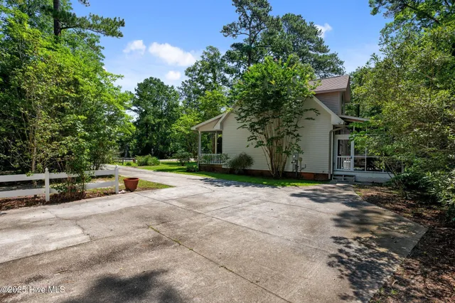 $319,000 | 32 Windy Court, Oriental, NC 28571