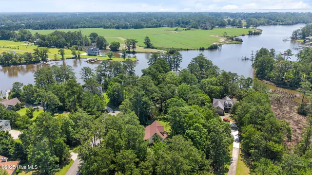 $319,000 | 32 Windy Court, Oriental, NC 28571