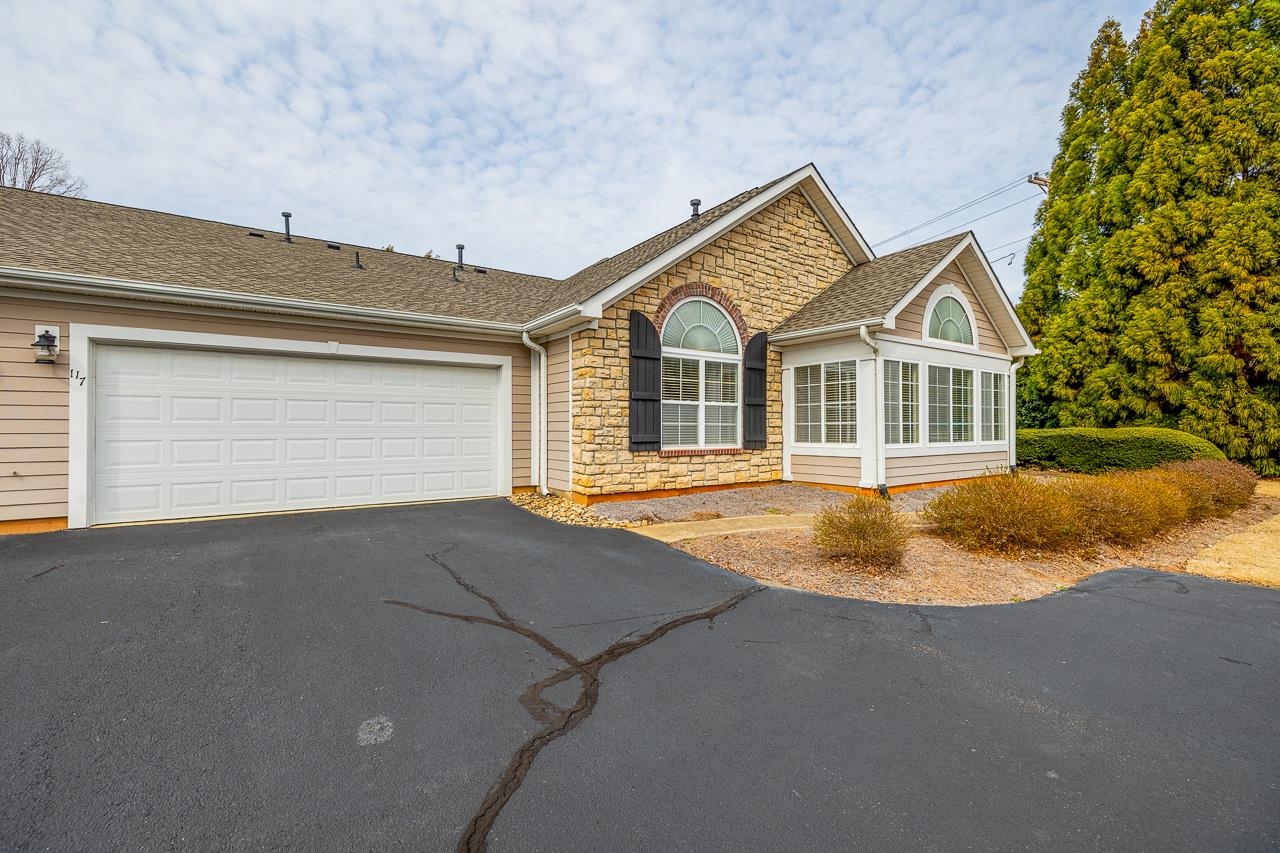 117 Ravines Lane Spartanburg, SC 29301 - Photo 2 of 37