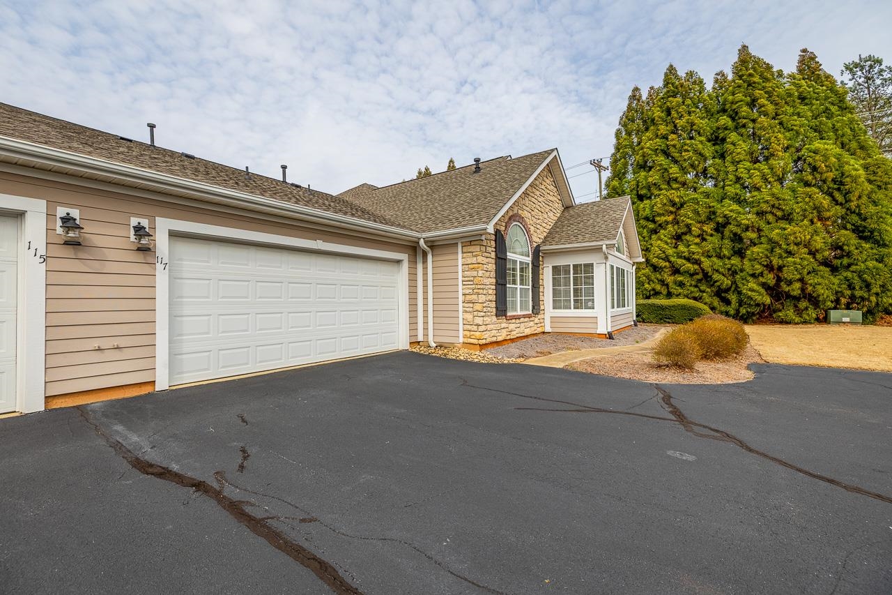 117 Ravines Lane Spartanburg, SC 29301 - Photo 3 of 37