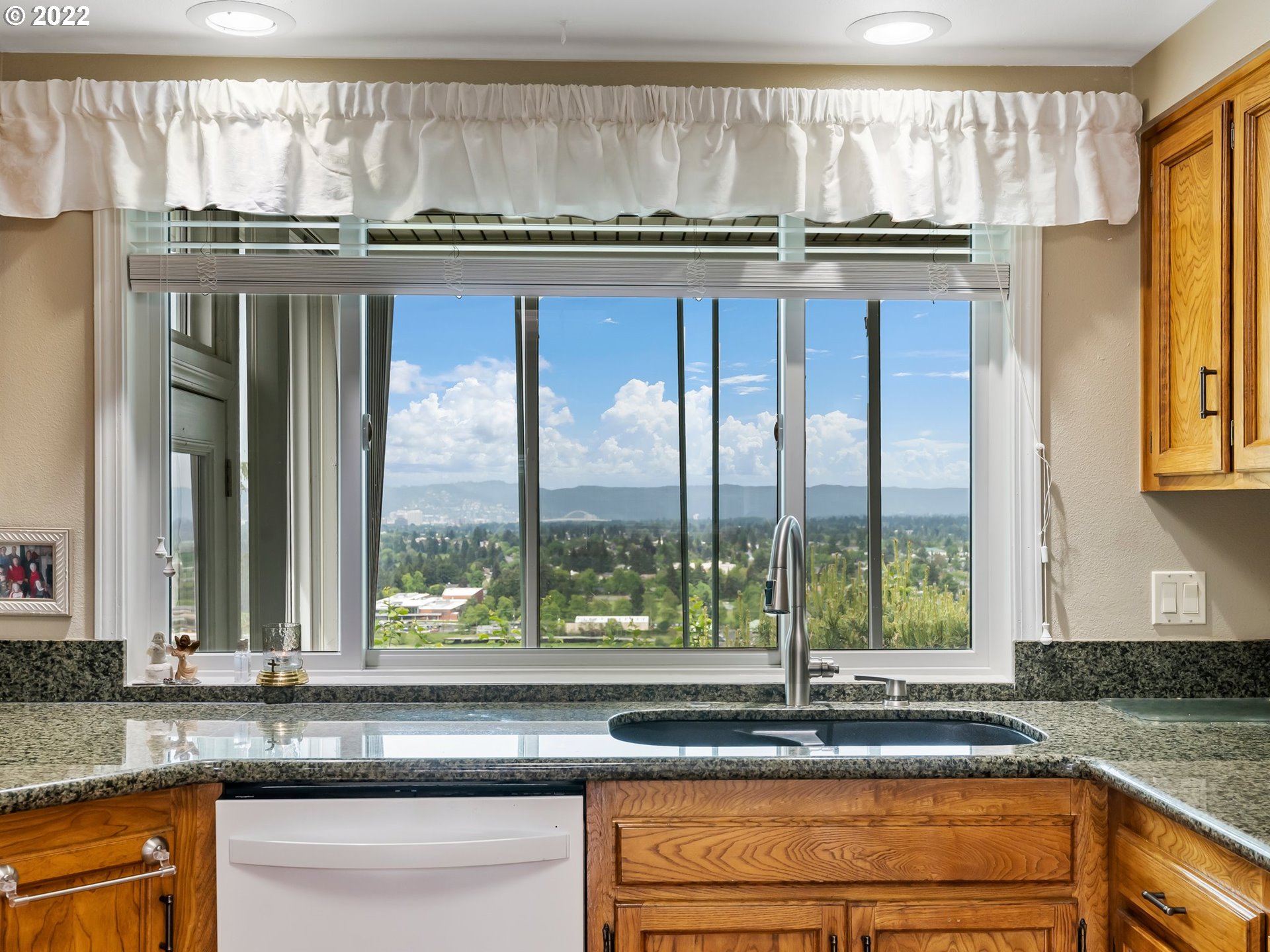 3117 Northeast Rocky Butte Road Portland, OR 97220 - Photo 10 of 32 Gallery Image 10