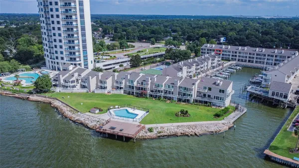 $149,900 | 4747 East NASA Parkway, Unit 309, Seabrook, TX 77586