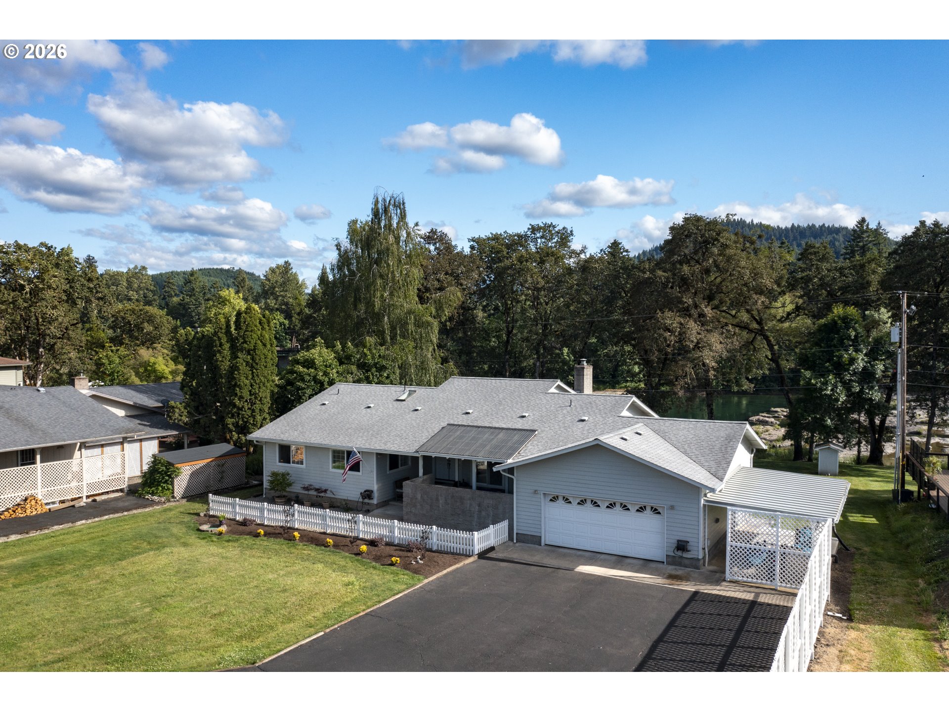 200 Rivershore Drive Roseburg, OR 97470 - Photo 2 of 40