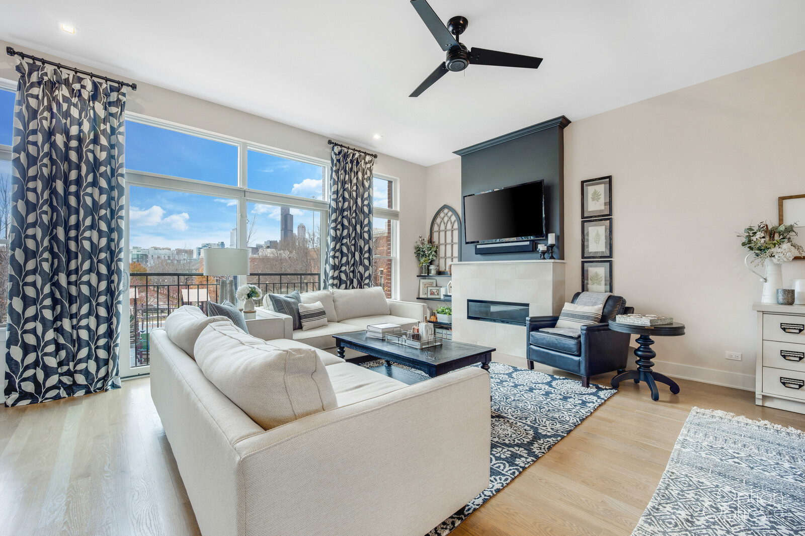 733 West 15th Street Chicago, IL 60607 - Photo 13 of 34 a living room with furniture and a flat screen tv