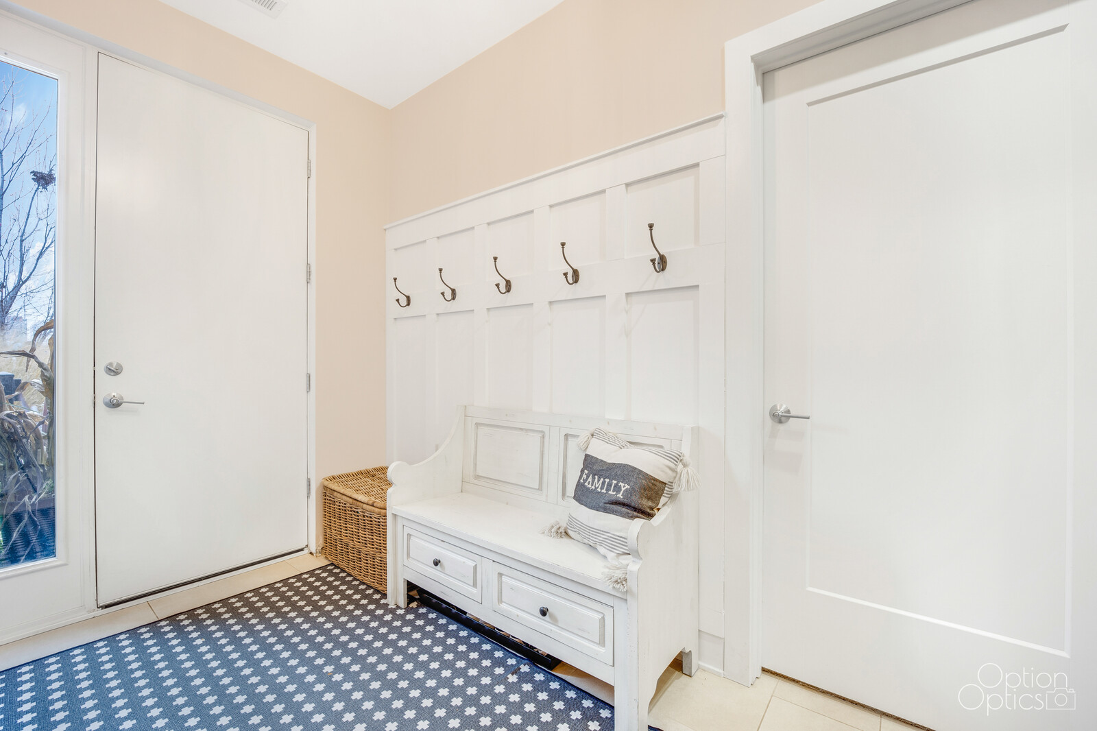 733 West 15th Street Chicago, IL 60607 - Photo 2 of 34 a room with a white cabinet and a white door