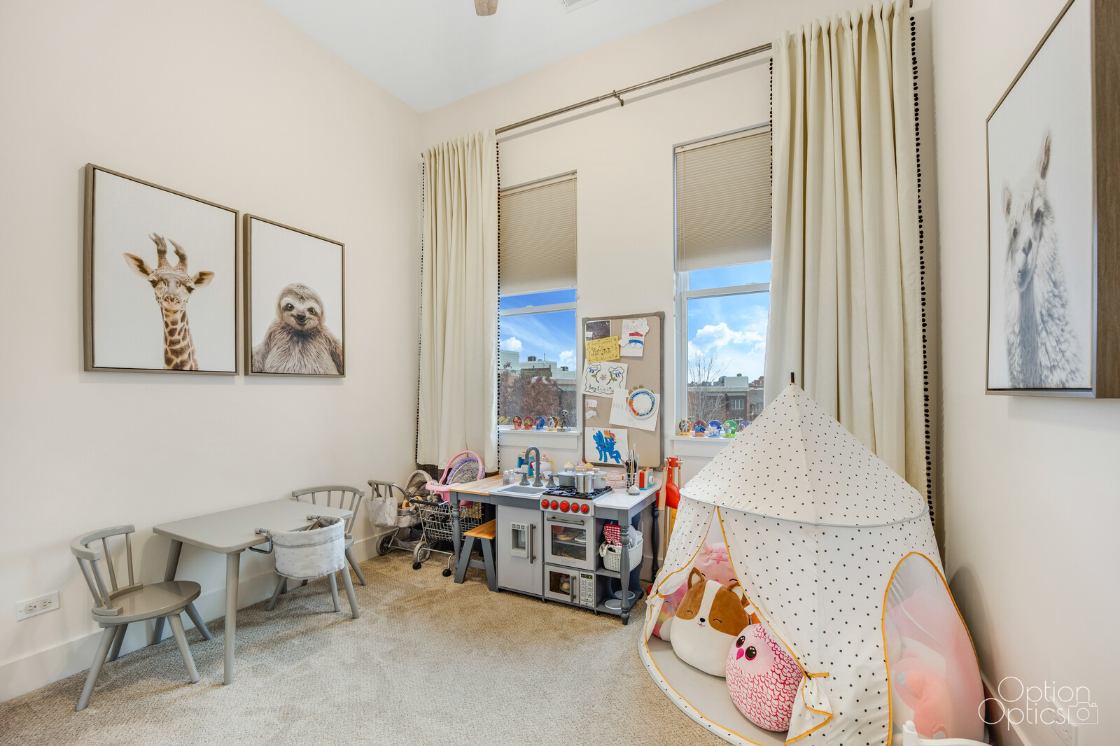 733 West 15th Street Chicago, IL 60607 - Photo 21 of 34 a room with furniture and a window