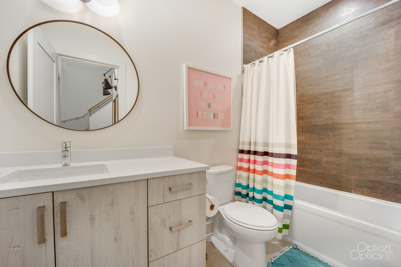 733 West 15th Street Chicago, IL 60607 - Photo 23 of 34 a bathroom with a sink a toilet and a mirror