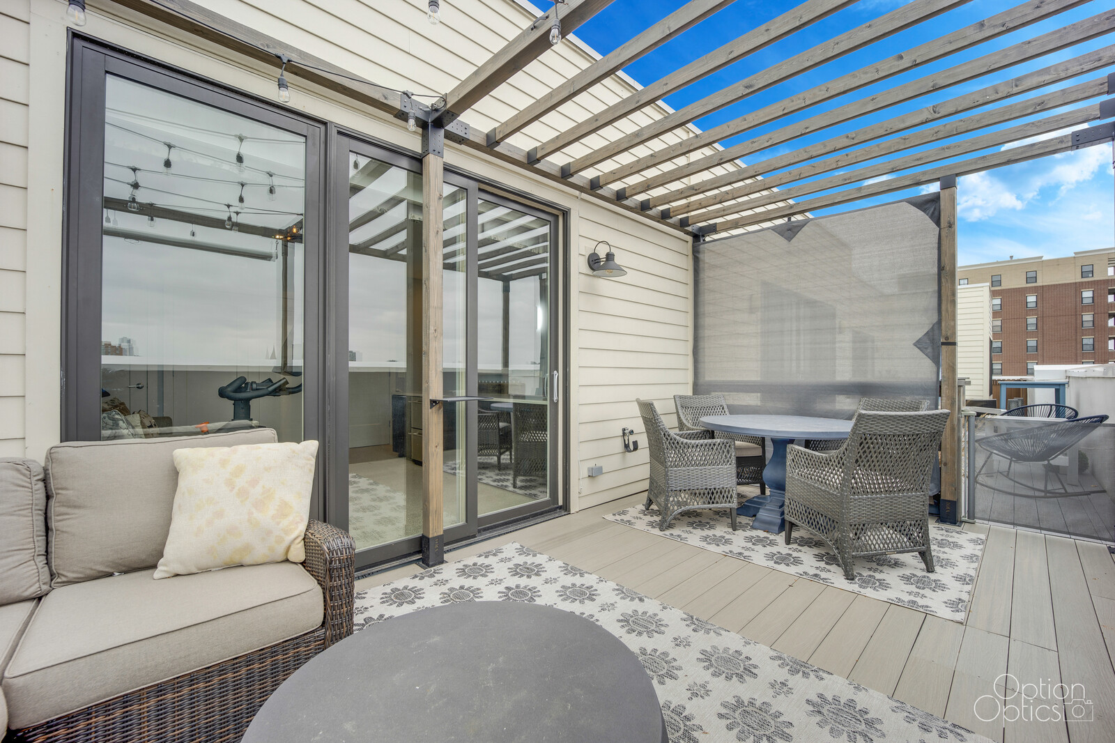 733 West 15th Street Chicago, IL 60607 - Photo 28 of 34 a balcony with furniture and a table