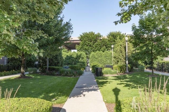 733 West 15th Street Chicago, IL 60607 - Photo 33 of 34 a view of a fountain in the garden