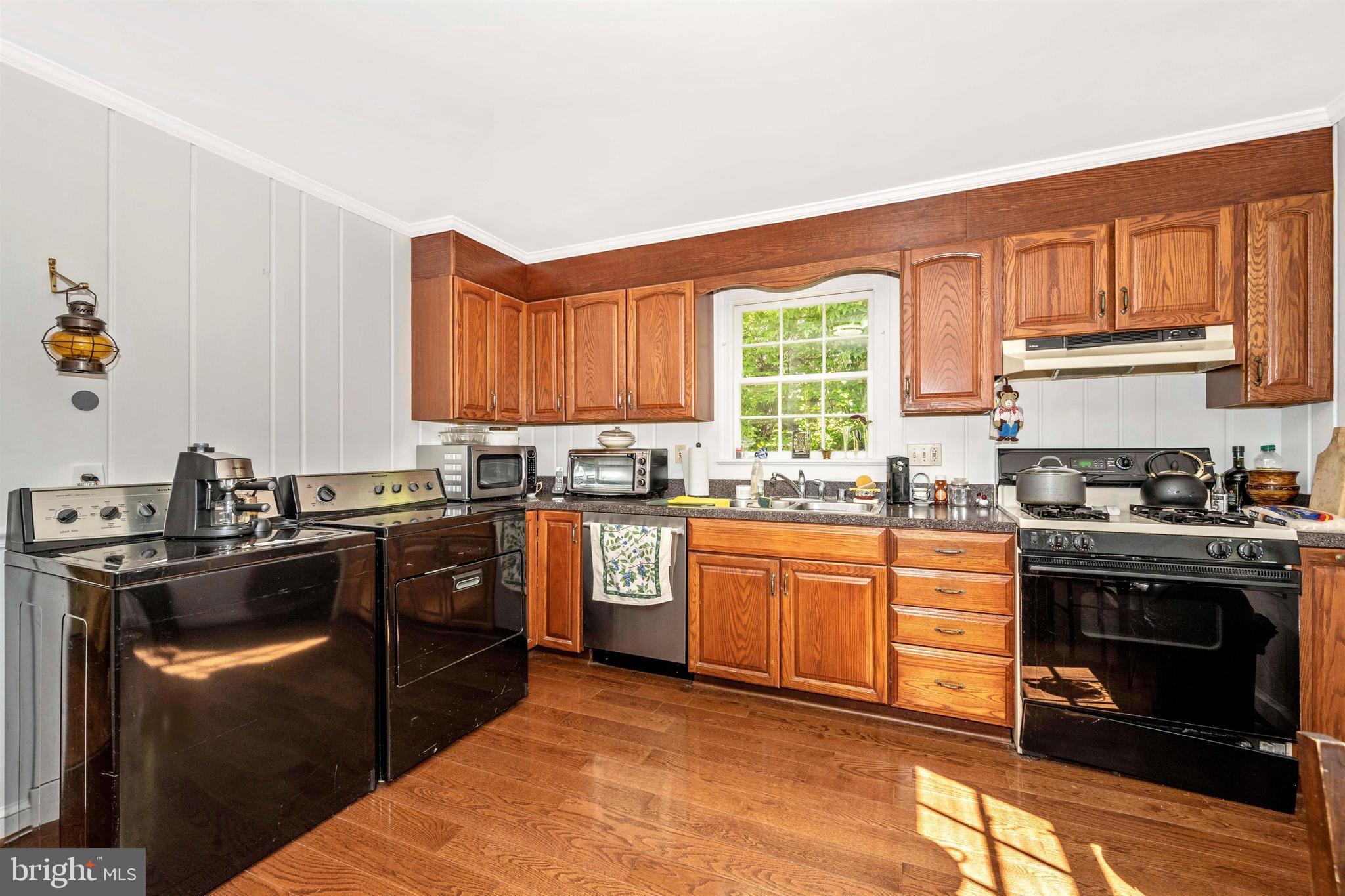 7921 Chelton Road Bethesda, MD 20814 - Photo 14 of 55 Eat-In kitchen