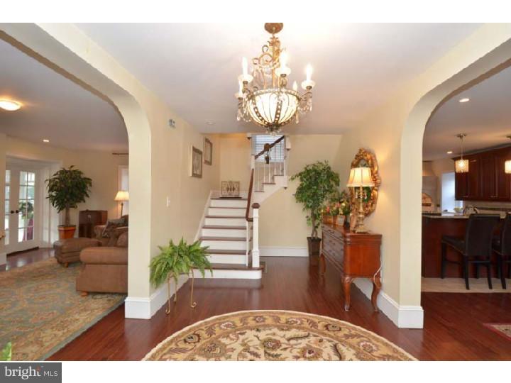 6451 Sherwood Road Philadelphia, PA 19151 - Photo 4 of 25 Foyer