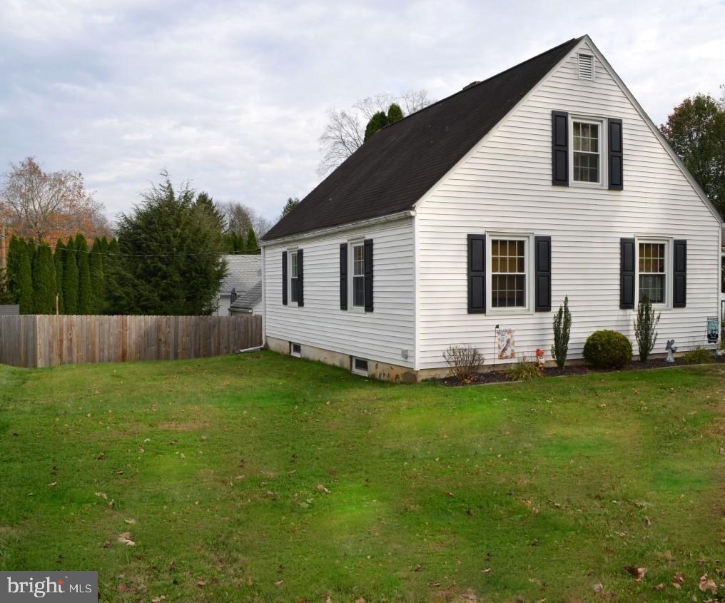 969 Juniper Road Hellertown, PA 18055 - Photo 18 of 19 View of rear and side of home and yard