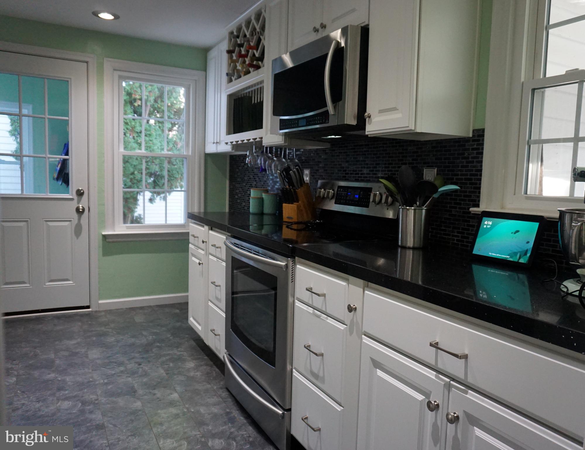 969 Juniper Road Hellertown, PA 18055 - Photo 3 of 19 Newer Ultra-Modern Kitchen