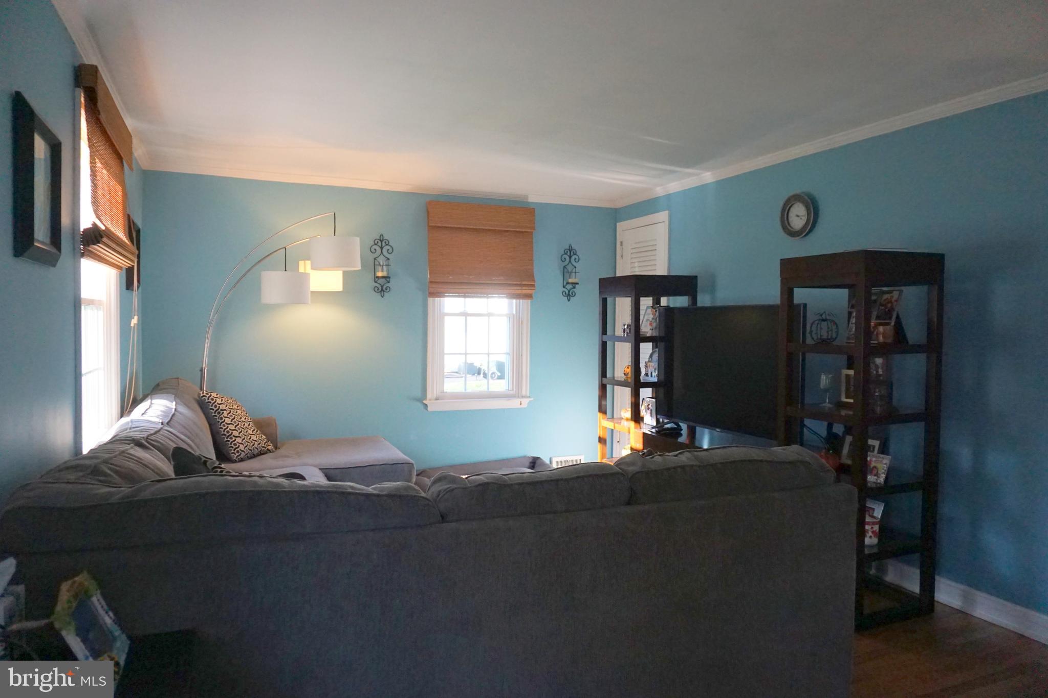 969 Juniper Road Hellertown, PA 18055 - Photo 8 of 19 Living Room (open to Dining Room