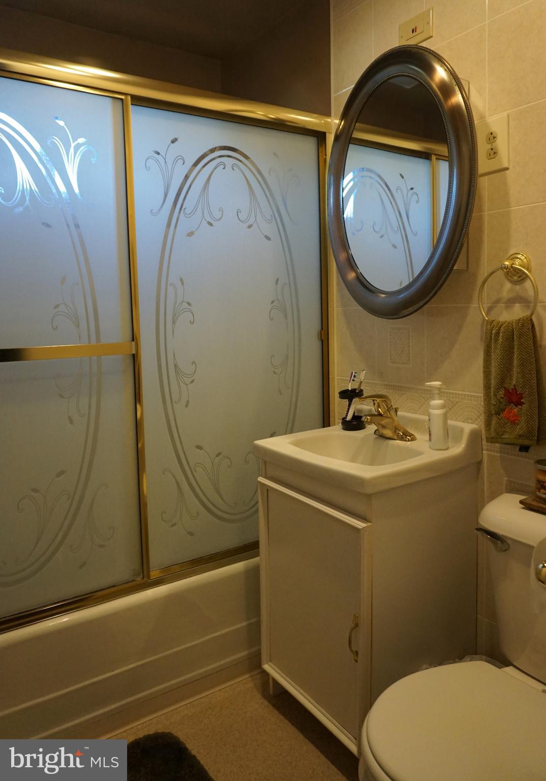 969 Juniper Road Hellertown, PA 18055 - Photo 10 of 19 Full Bathroom (first floor)