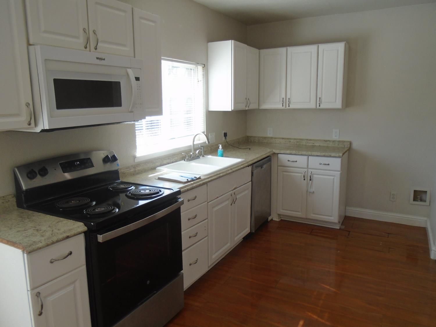 322 Johnson Street Modesto, CA 95354 - Photo 8 of 46