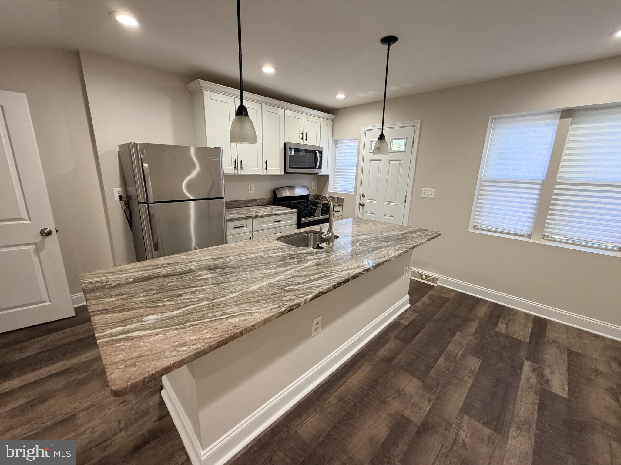 607 Cheraton Road Baltimore, MD 21225 - Photo 4 of 17 Eat in high-end kitchen