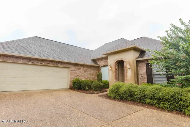$275,000 | 252 Clubview Circle, Pearl, MS 39208