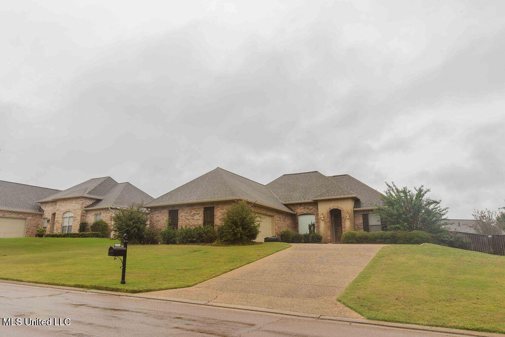 252 Clubview Circle Pearl, MS 39208 - Photo 5 of 39 watson.photography251006111000