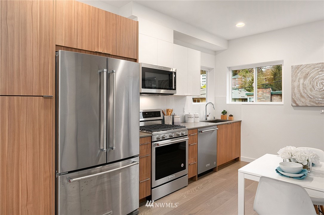 5114 24th Avenue Northeast Seattle, WA 98105 - Photo 5 of 21