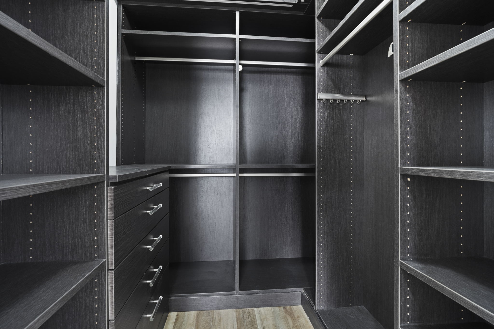 2547 Rusk Street Houston, TX 77003 - Photo 11 of 22 a close view of closet