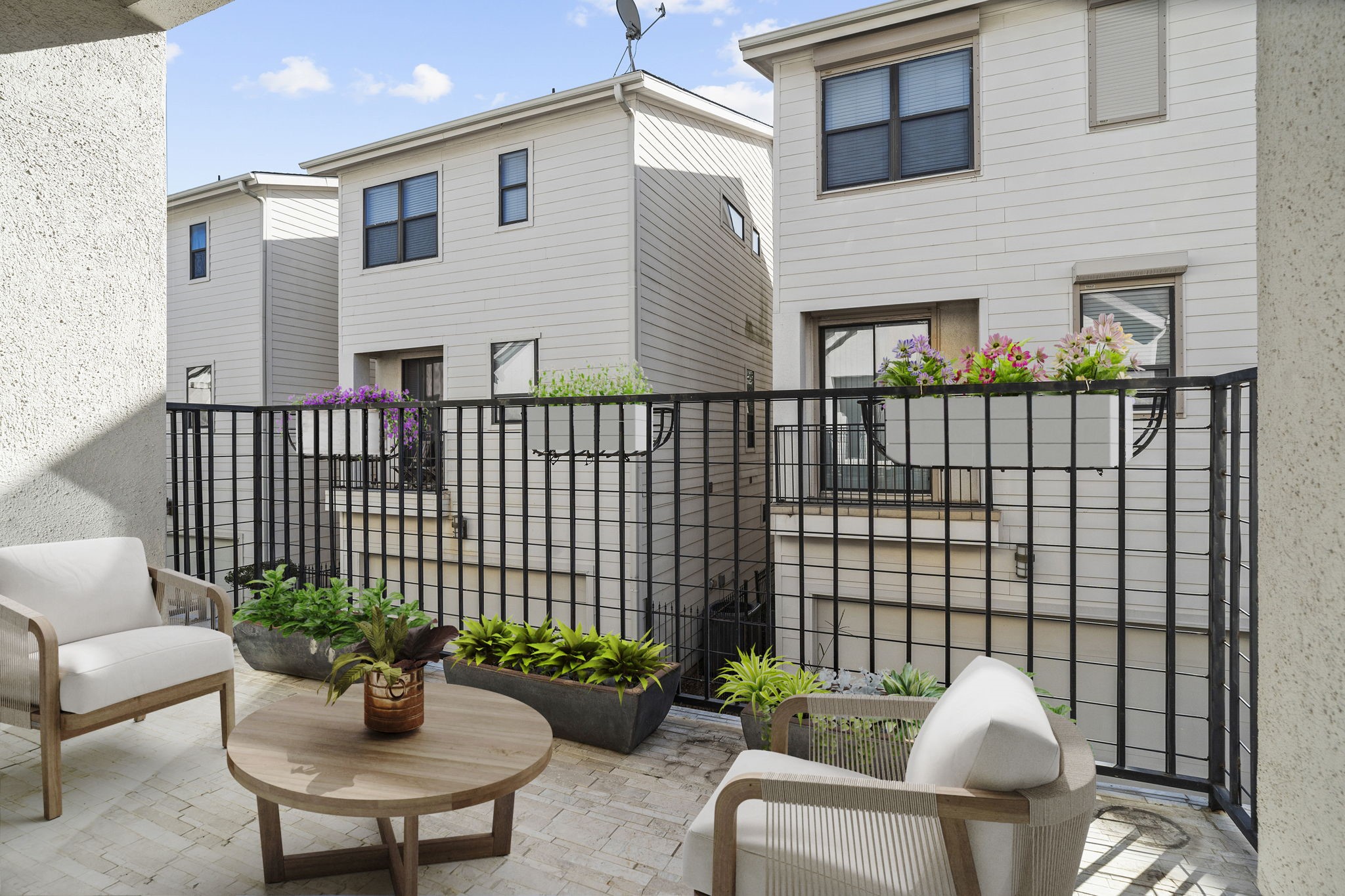 2547 Rusk Street Houston, TX 77003 - Photo 6 of 22 a building outdoor space with patio furniture