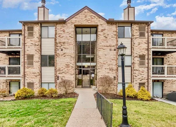 $1,400 | 14 Woodland Hills Drive, Unit 8, Newport, KY 41071